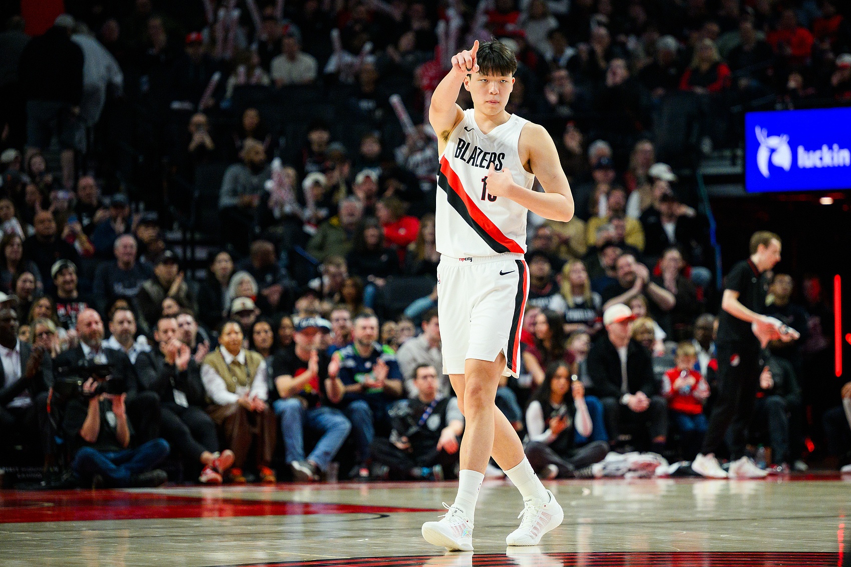 leyu公司-杨瀚森谈第一年打NBA感受：快 转换快&amp;节奏快&amp;要不停地折返跑
